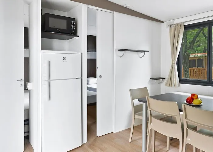 Mobile Homes Bijela Uvala Vacanceselect База отдыха 4*